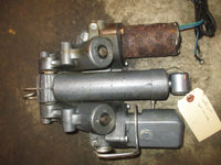 Load image into Gallery viewer, Yamaha 130hp 2 stroke outboard tilt trim unit SOLD AS IS
