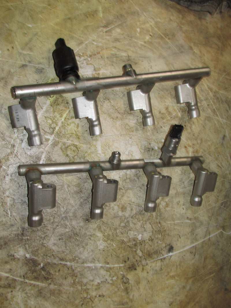 Yamaha 425hp XT0 V8 4 Stroke Outboard Fuel Rail Set (6GR-13160-09-00)