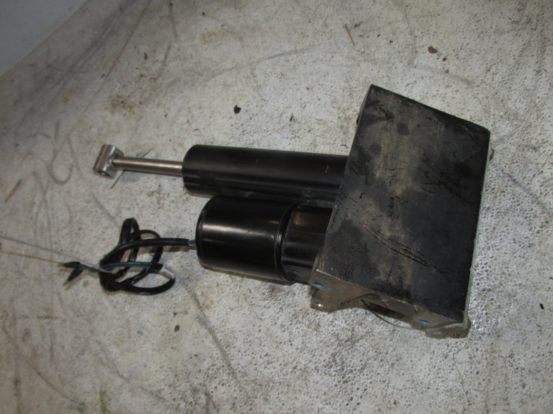 Mercury 90/115hp 2 Stroke Outboard Tilt Trim Unit