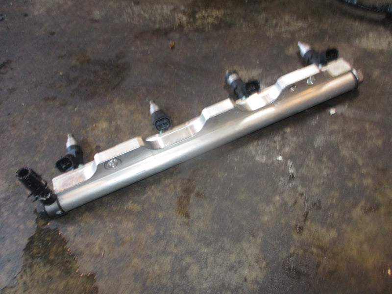 Suzuki DF115A outboard fuel rail and injector set (15751-92J00)
