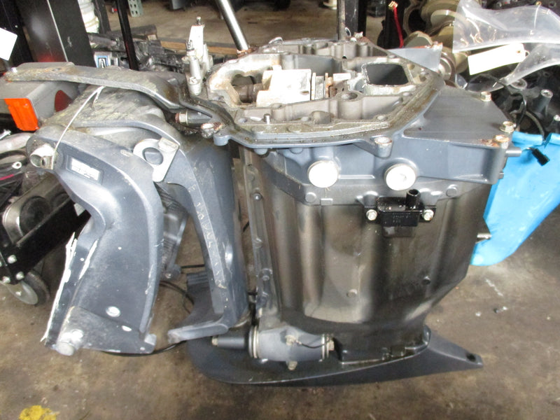 Yamaha 300hp 4 stroke outboard midsection