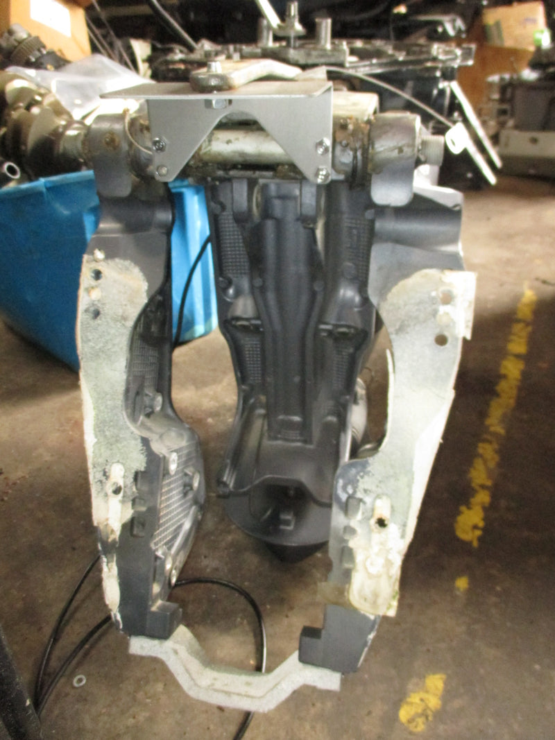 Yamaha 300hp 4 stroke outboard midsection