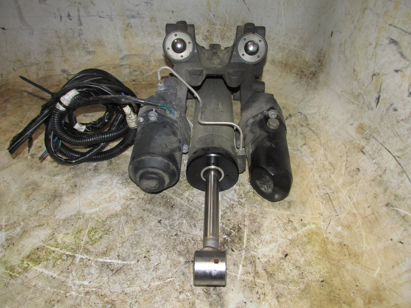 Yamaha 425hp XT0 V8 4 Stroke Outboard Tilt Trim Unit (CS7-10)