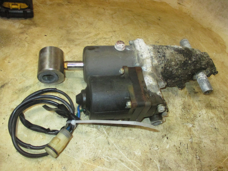 Johnson/Suzuki 90 hp 4 stroke outboard tilt trim unit