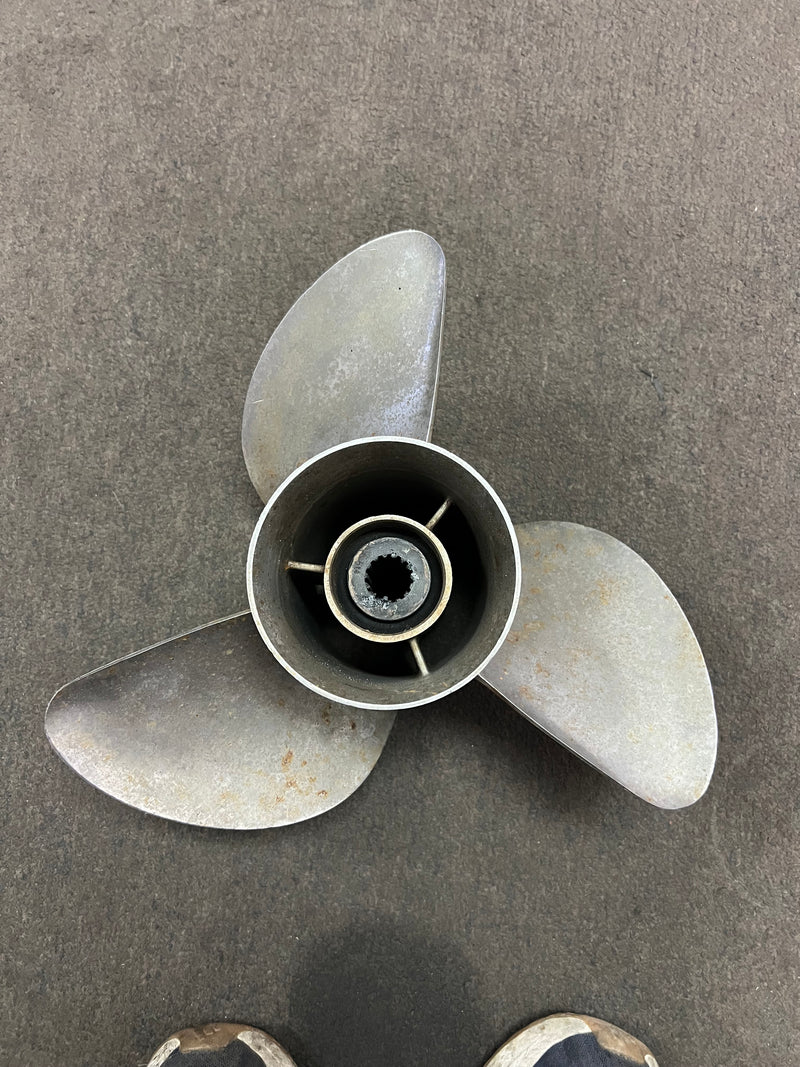 Yamaha 150-200hp 2 stroke counter rotation propeller 13 3/4 x 19-ML
