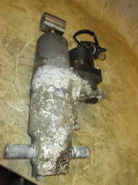 Load image into Gallery viewer, Johnson/Suzuki 90 hp 4 stroke outboard tilt trim unit
