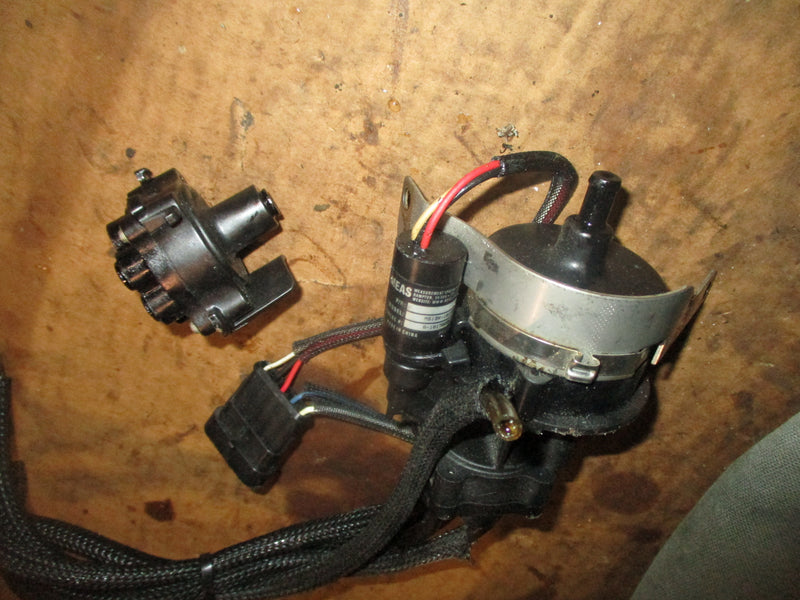 Evinrude ETEC 115hp outboard oil injector (5007232)