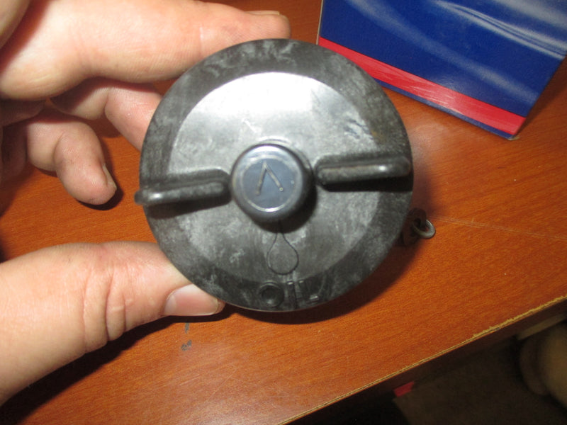NOS Johnson/Evinrude Outboard Oil Cap with Valve (176217)