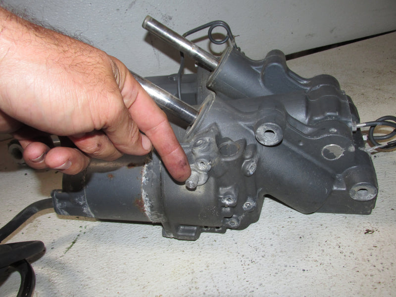 Yamaha 130hp 2 Stroke Outboard Showa Tilt Trim Unit (64E-43800-02-4D)