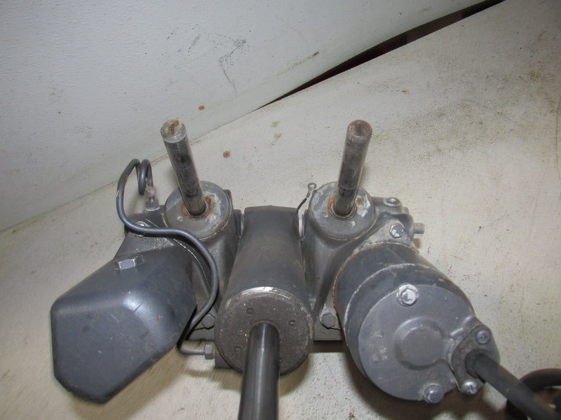 Yamaha 130hp 2 Stroke Outboard Showa Tilt Trim Unit (64E-43800-02-4D)