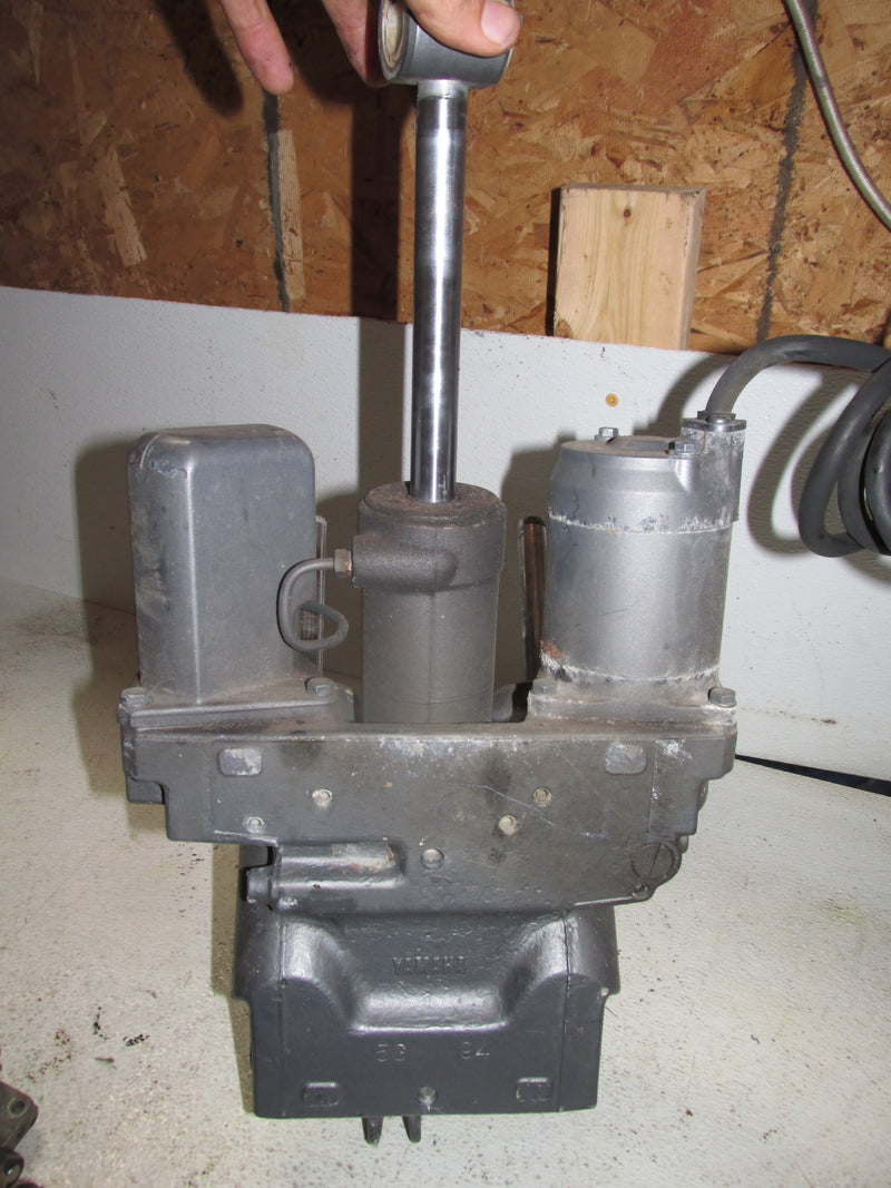 Yamaha 130hp 2 Stroke Outboard Showa Tilt Trim Unit (64E-43800-02-4D)