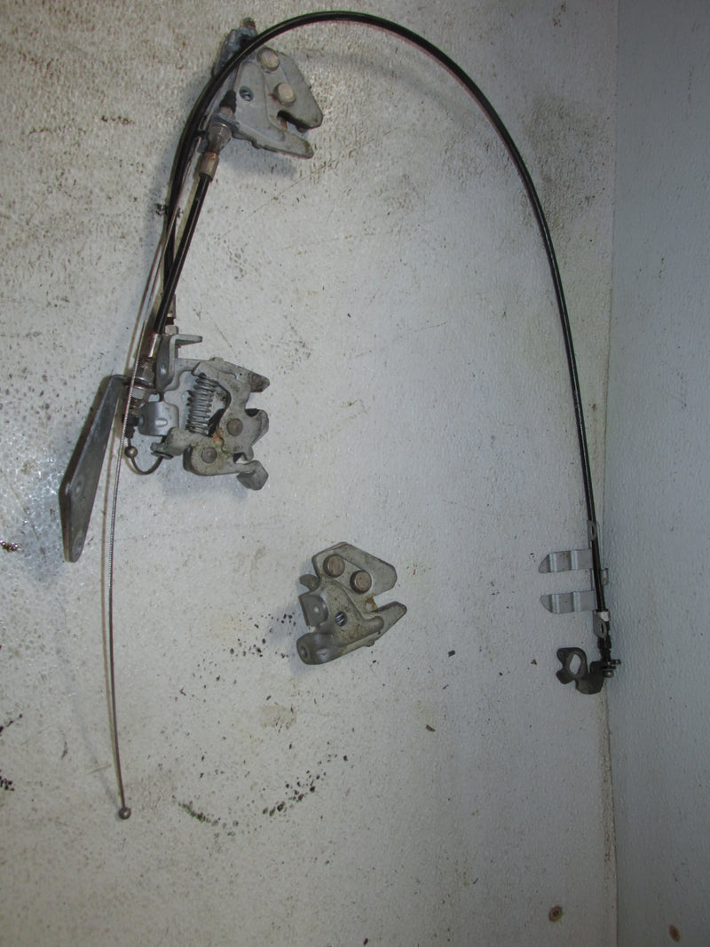 Yamaha 130hp 2 Stroke Outboard Cowling Latch Set (6R3-42811-01-00)