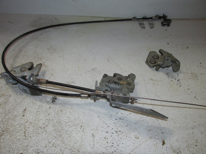 Yamaha 130hp 2 Stroke Outboard Cowling Latch Set (6R3-42811-01-00)