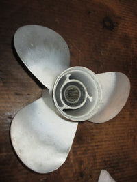 Load image into Gallery viewer, Yamaha 30hp 4 stroke outboard aluminum propellor (11 5/8x11)

