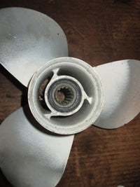 Load image into Gallery viewer, Yamaha 30hp 4 stroke outboard aluminum propellor (11 5/8x11)
