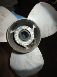 Load image into Gallery viewer, Yamaha 30hp 4 stroke outboard aluminum propellor (11 5/8x11)
