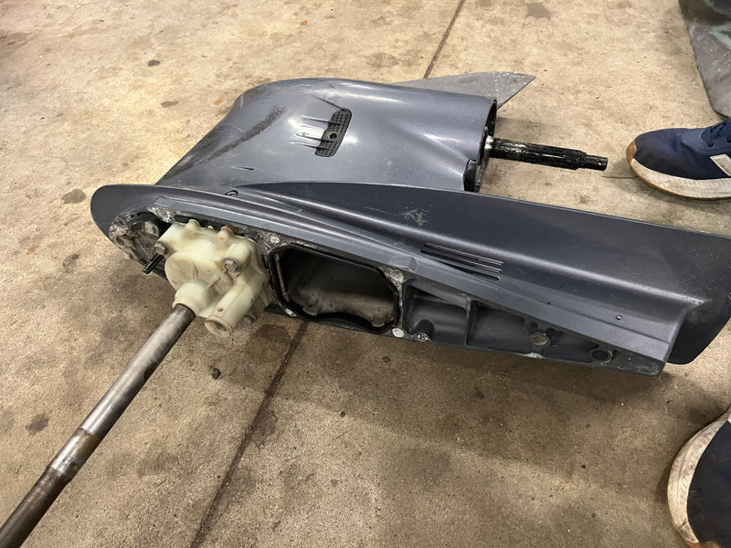 Yamaha 225hp 4 stroke outboard 30 inch shaft lower unit