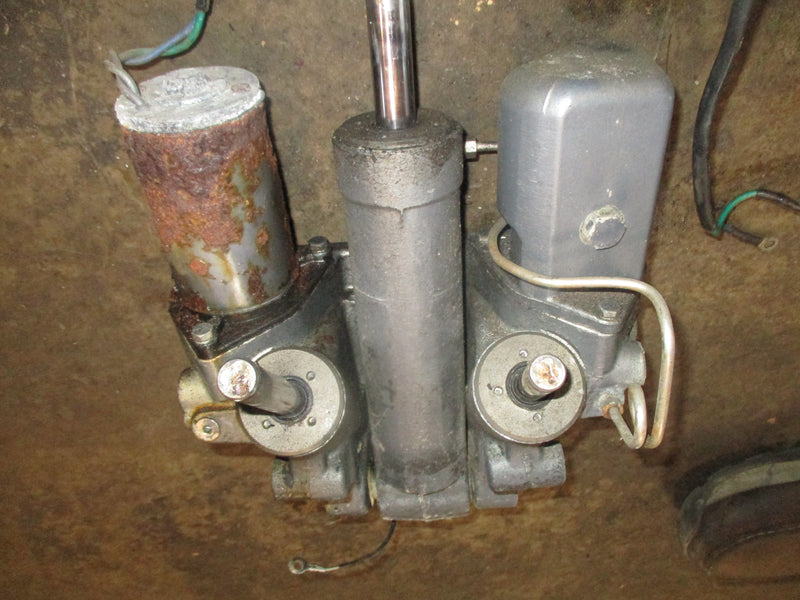 Yamaha 115hp 2 stroke outboard tilt trim unit