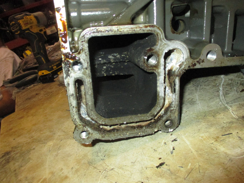 Suzuki DF140 140hp 4 stroke outboard crankcase block