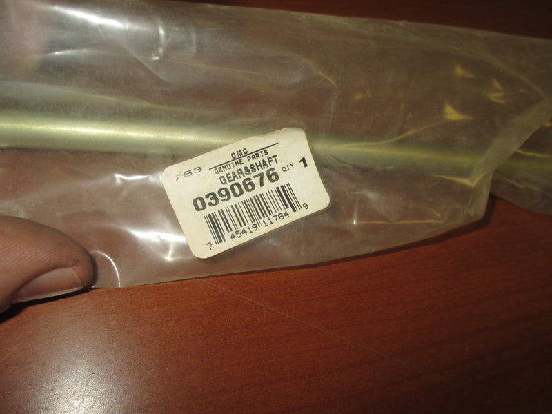 NOS Johnson/Evinrude Outboard Gear and Shaft (390676)