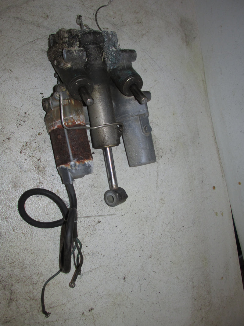 Yamaha 225hp OX66 2 Stroke Outboard Tilt Trim Unit (61A-43800-25-4D)