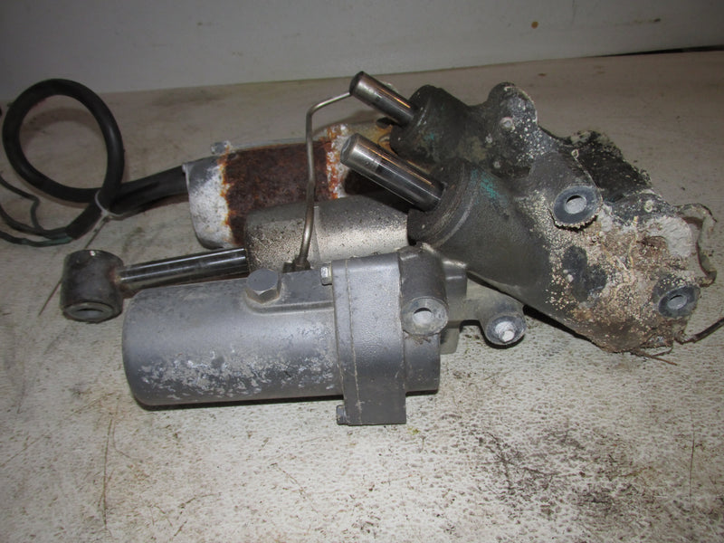 Yamaha 225hp OX66 2 Stroke Outboard Tilt Trim Unit (61A-43800-25-4D)