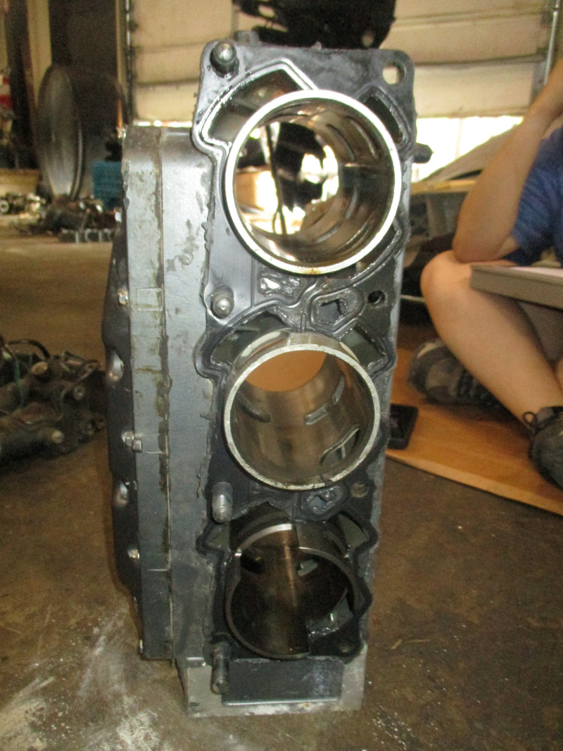 Suzuki DT200 200hp outboard Starboard Cylinder Block (Scored Cylinder)