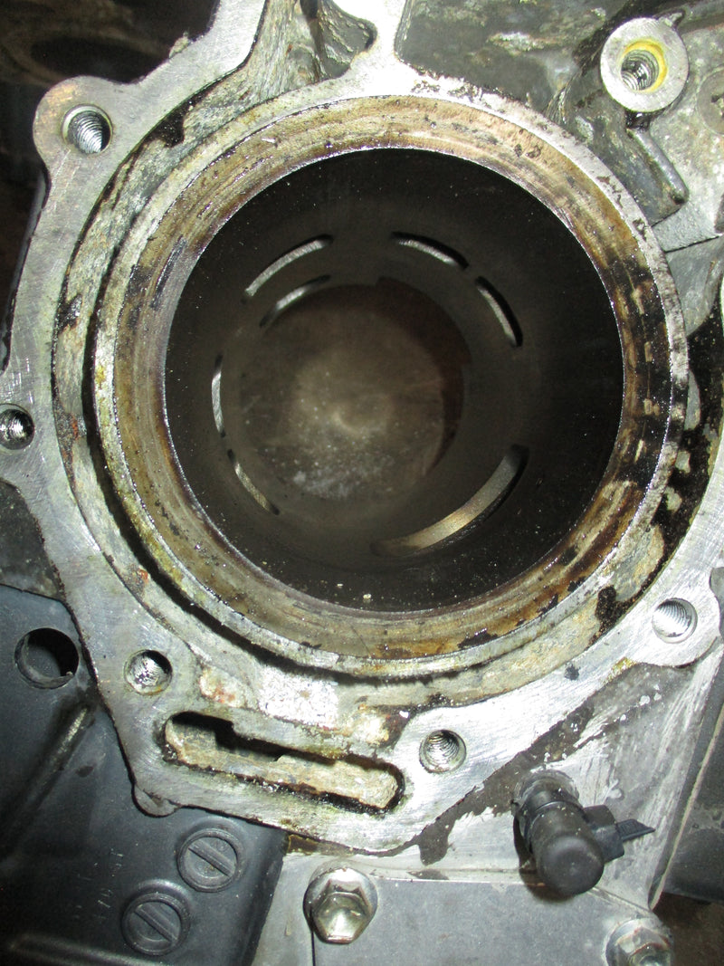 Suzuki DT200 200hp outboard Starboard Cylinder Block (Scored Cylinder)