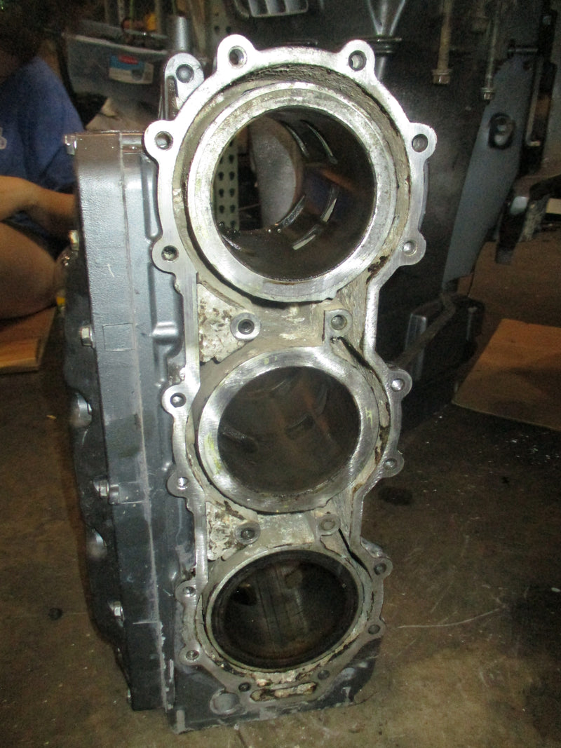 Suzuki DT200 200hp outboard Port Cylinder Block
