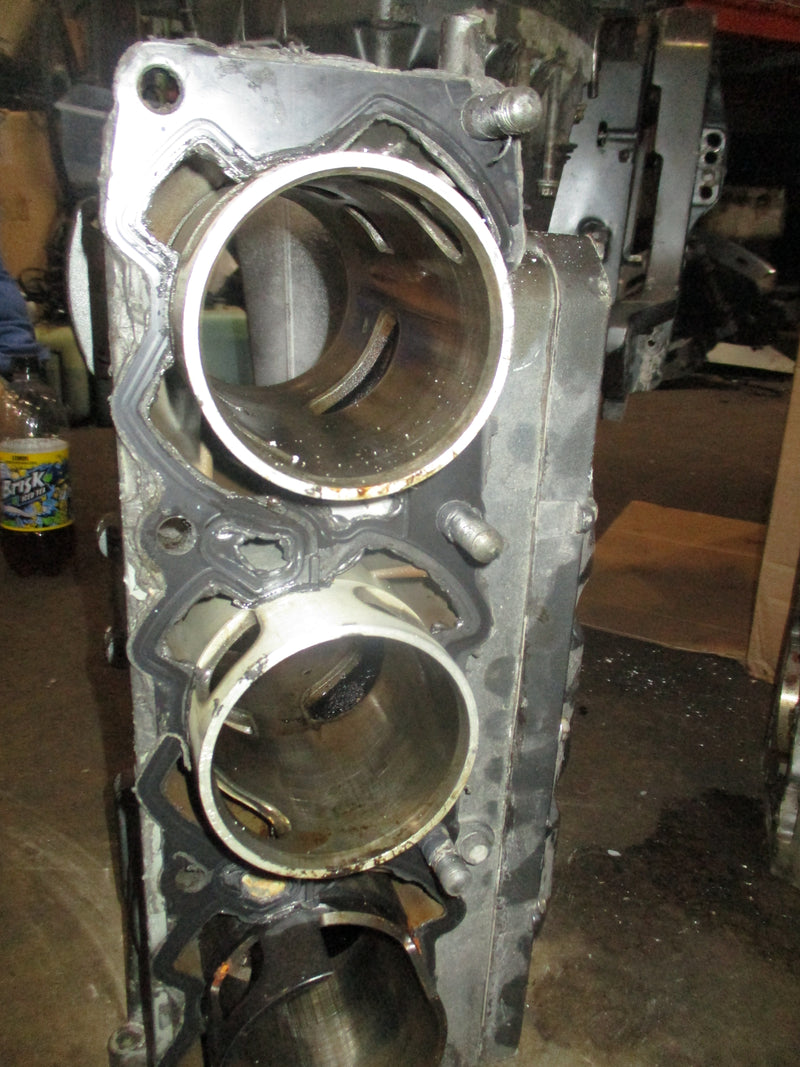 Suzuki DT200 200hp outboard Port Cylinder Block