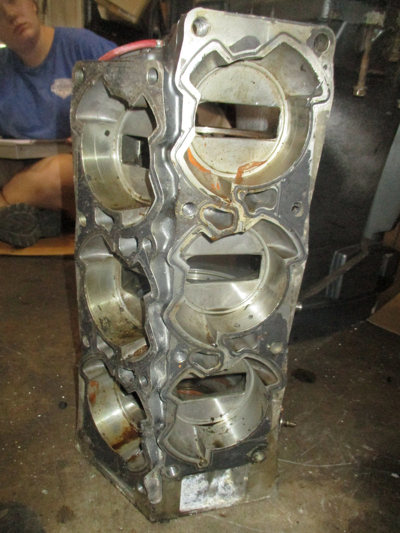 Suzuki DT200 200hp outboard Crankcase 11300-87D85
