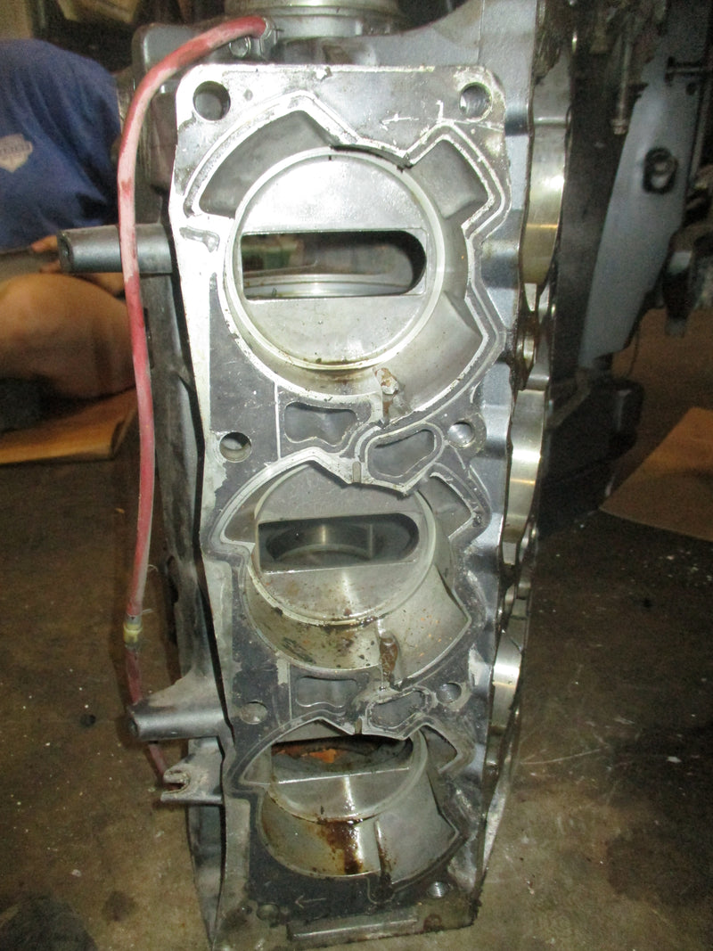 Suzuki DT200 200hp outboard Crankcase 11300-87D85