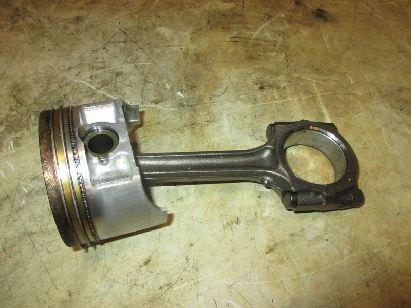 Suzuki DF140 140hp 4 stroke outboard piston and rod (12111-92J00)