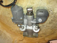 Load image into Gallery viewer, Honda BF135A 135hp 4 stroke outboard tilt trim unit
