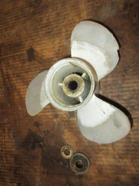 Load image into Gallery viewer, Tohatsu 25hp 2 stroke outboard aluminum propellor (9.9x10)
