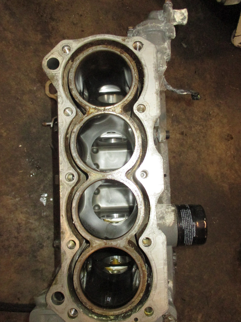 Suzuki DF70 70hp 4 stroke outboard crankcase block ((1400-99800)