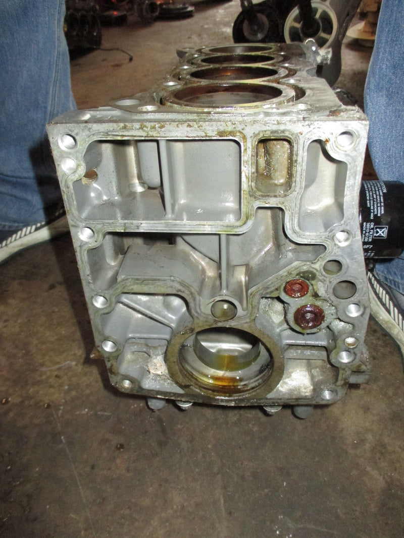 Suzuki DF70 70hp 4 stroke outboard crankcase block ((1400-99800)