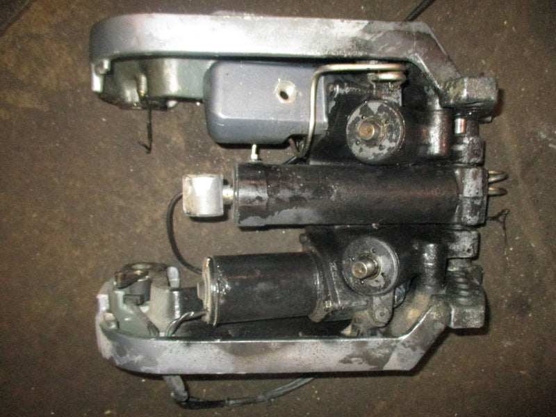 Yamaha 200hp 2 stroke outboard tilt trim unit