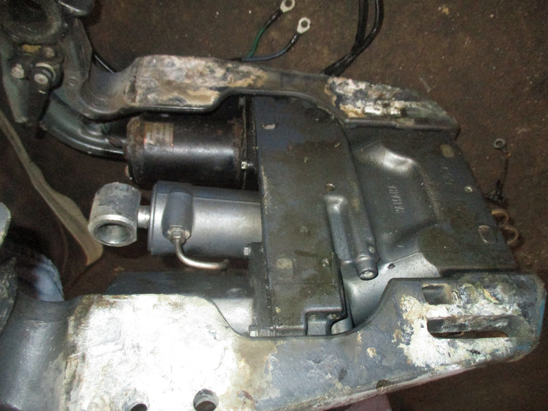 Yamaha 200hp 2 stroke outboard tilt trim unit