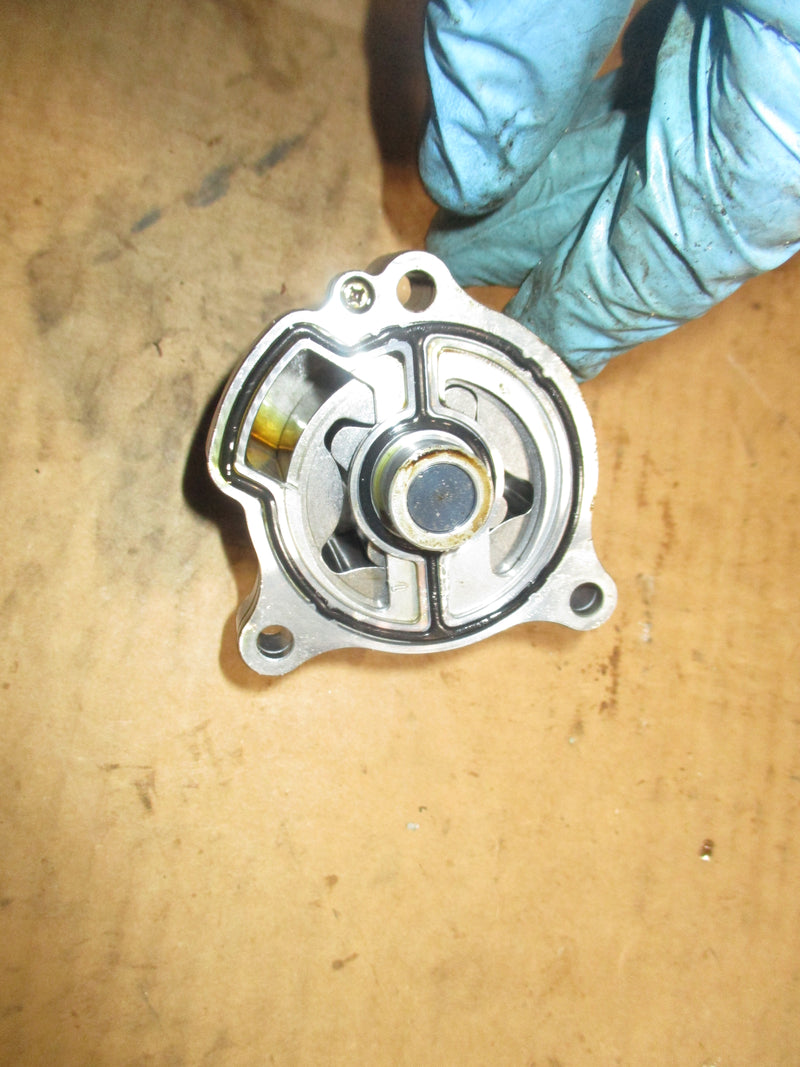 Suzuki DF90 outboard oil pump (16400-90J00)