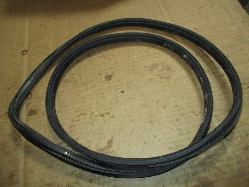 Suzuki DF90 outboard cowling grommet (61124-90J00)