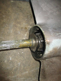 Load image into Gallery viewer, Yamaha 200hp 2 stroke outboard 25" lower unit
