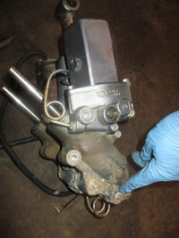 Load image into Gallery viewer, Yamaha 200hp 2 stroke outboard tilt trim unit
