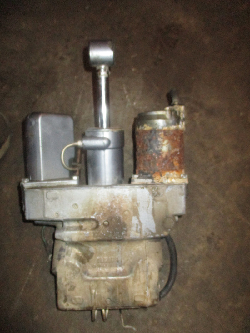 Yamaha 200hp 2 stroke outboard tilt trim unit