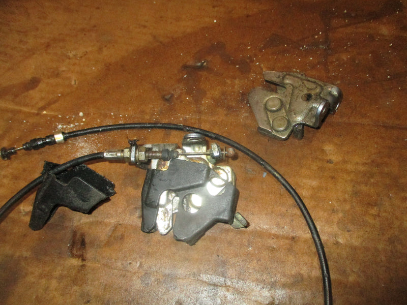 Yamaha 200hp 2 stroke outboard cowling latch set (6R3-42811-00-00)