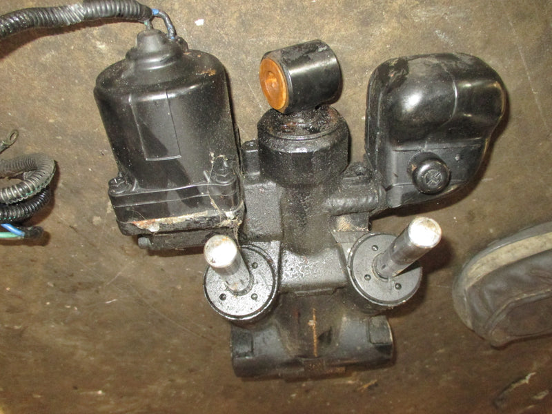 Suzuki DF70 outboard tilt trim unit