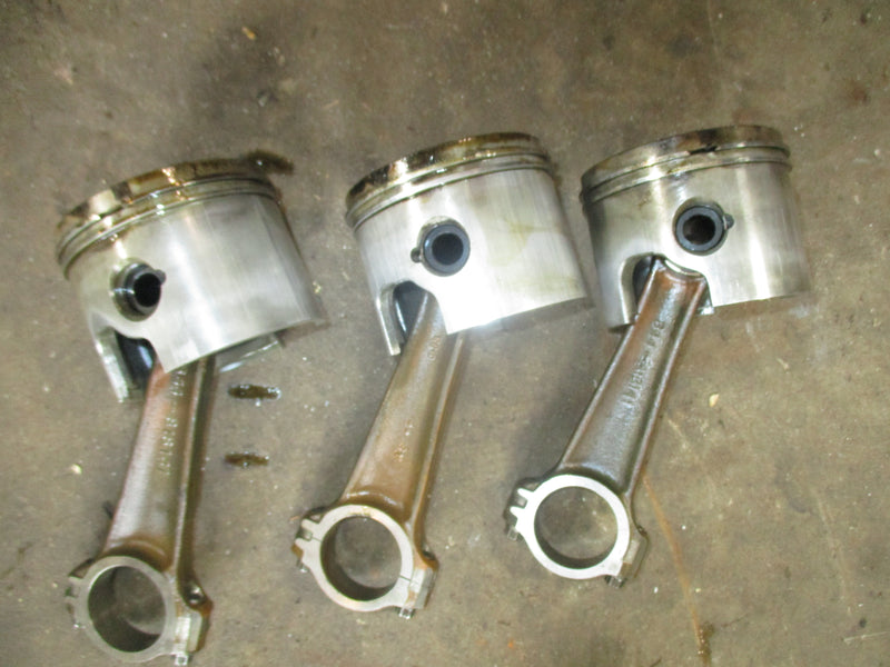 Mercury Optimax 2.5L 150hp outboard Port Piston and Rod set (90)
