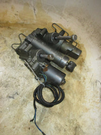 Load image into Gallery viewer, Suzuki DT150 150hp 2 stroke outboard tilt trim unit
