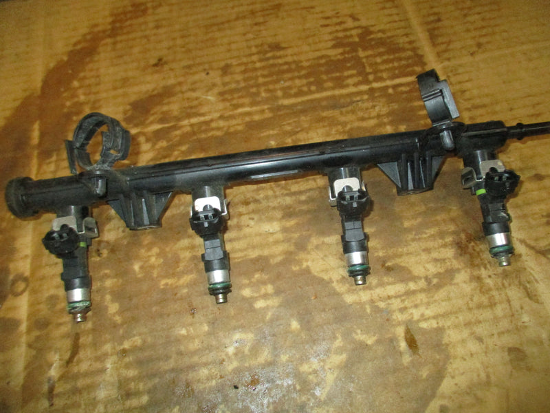 Yamaha 115hp 4 stroke outboard fuel rail and injector set (6EK-13160-00-00)