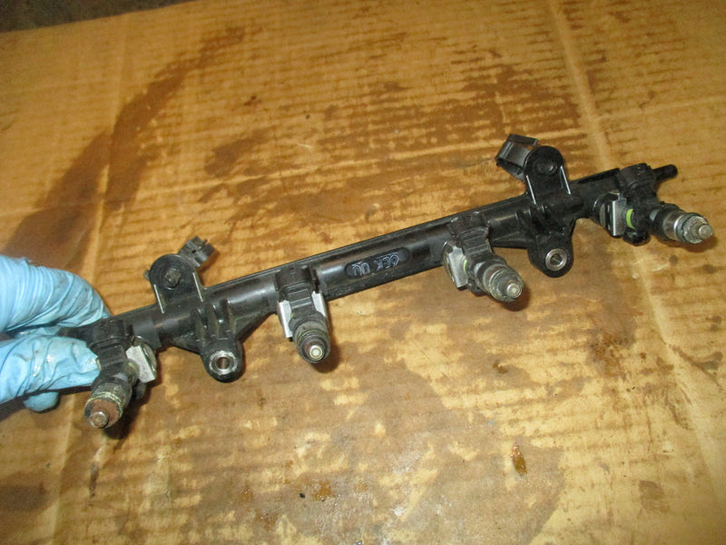 Yamaha 115hp 4 stroke outboard fuel rail and injector set (6EK-13160-00-00)